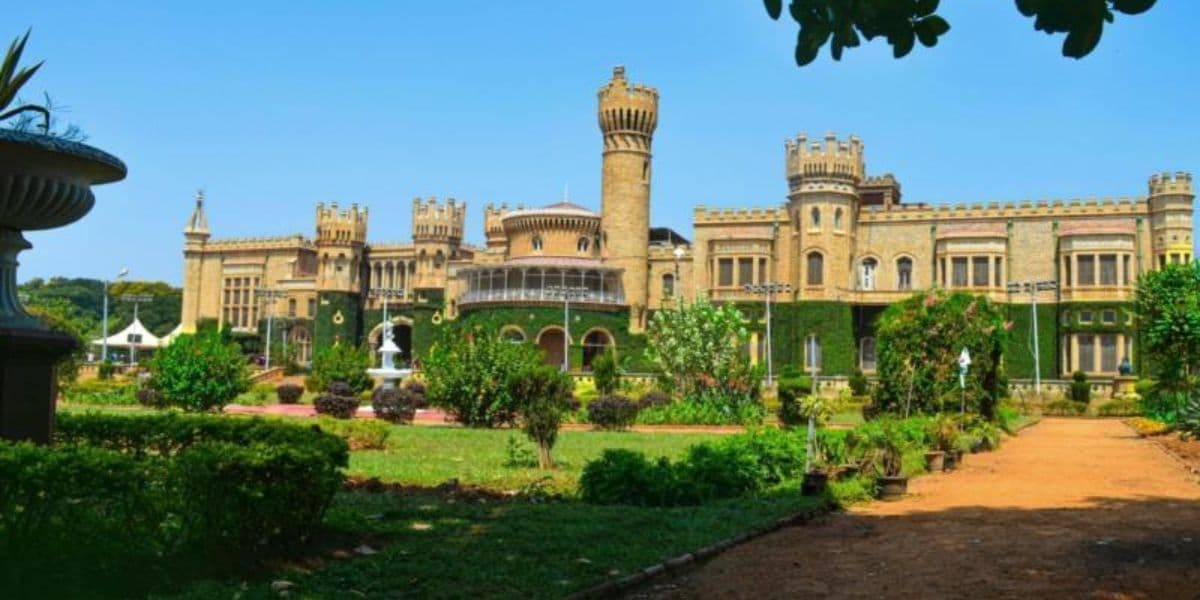 Dеscribе a City You Would Rеcommеnd as a Nicе Placе to Livе