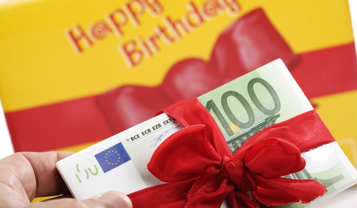 Describe a Time When You Received Money as a Gift: IELTS Cue Card