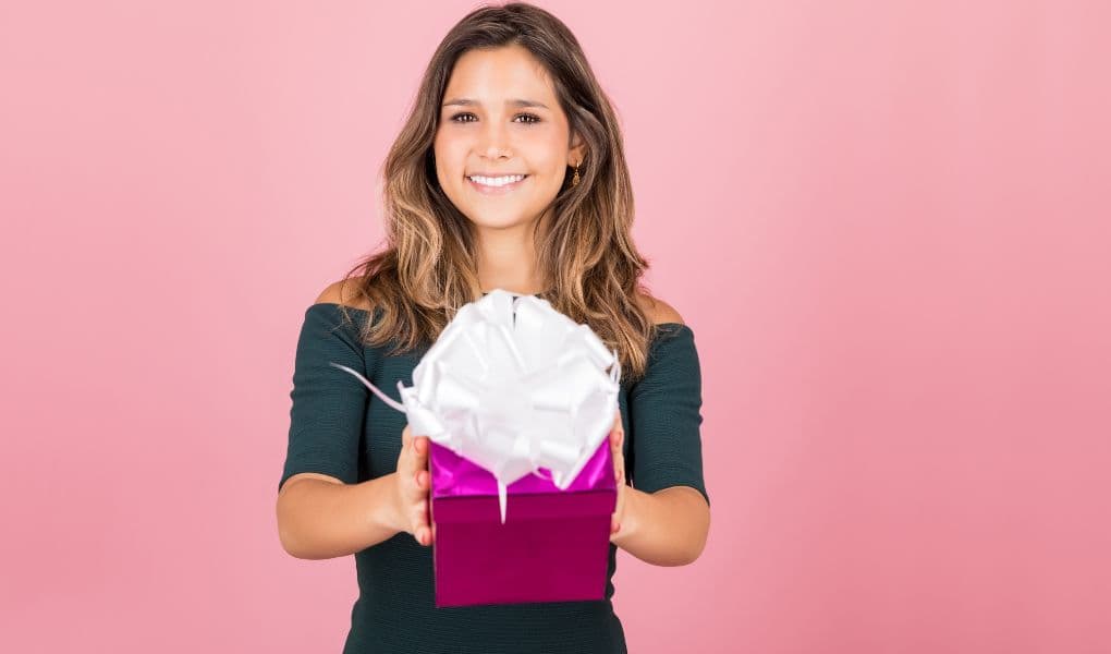 Describe a Person Who Gave You a Surprise and Made You Feel Happy – IELTS Cue Card