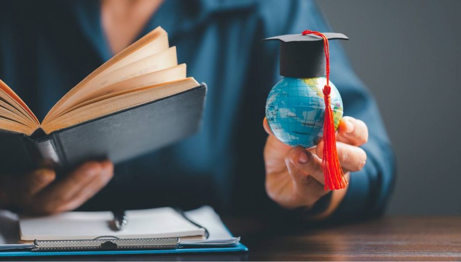 5 Must-have Elements for Your Winning Study Abroad Portfolio