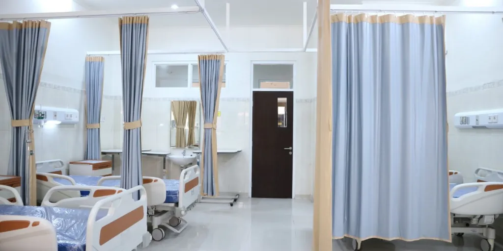 Describe the Scene of a Hospital