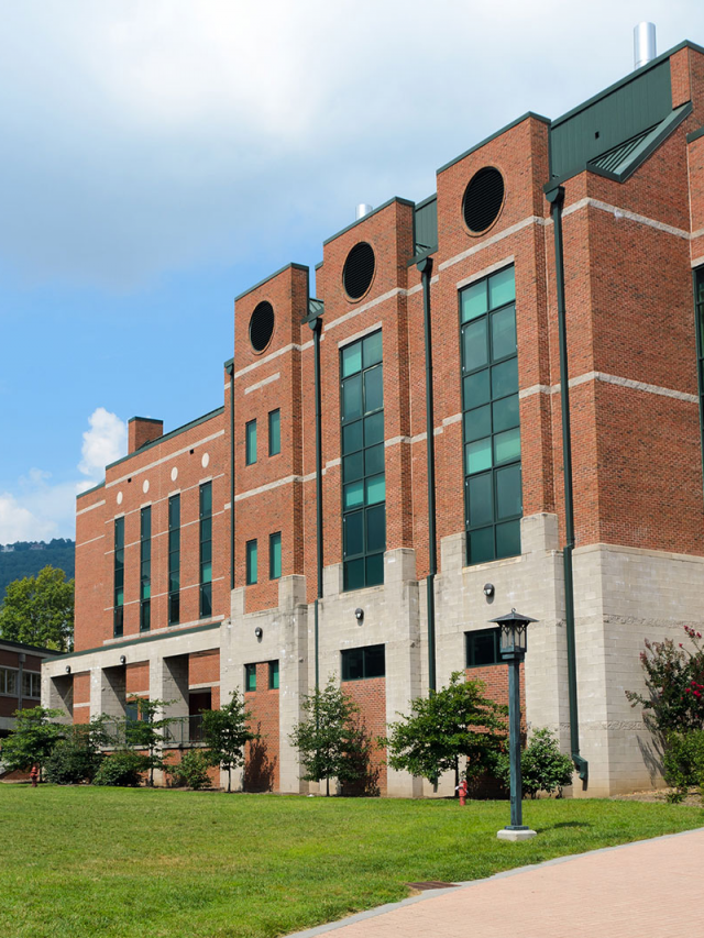 Best Universities To Study Engineering In India 2024